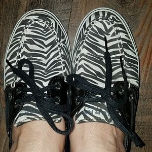 Zebra Sperrys size 7.5M EUC